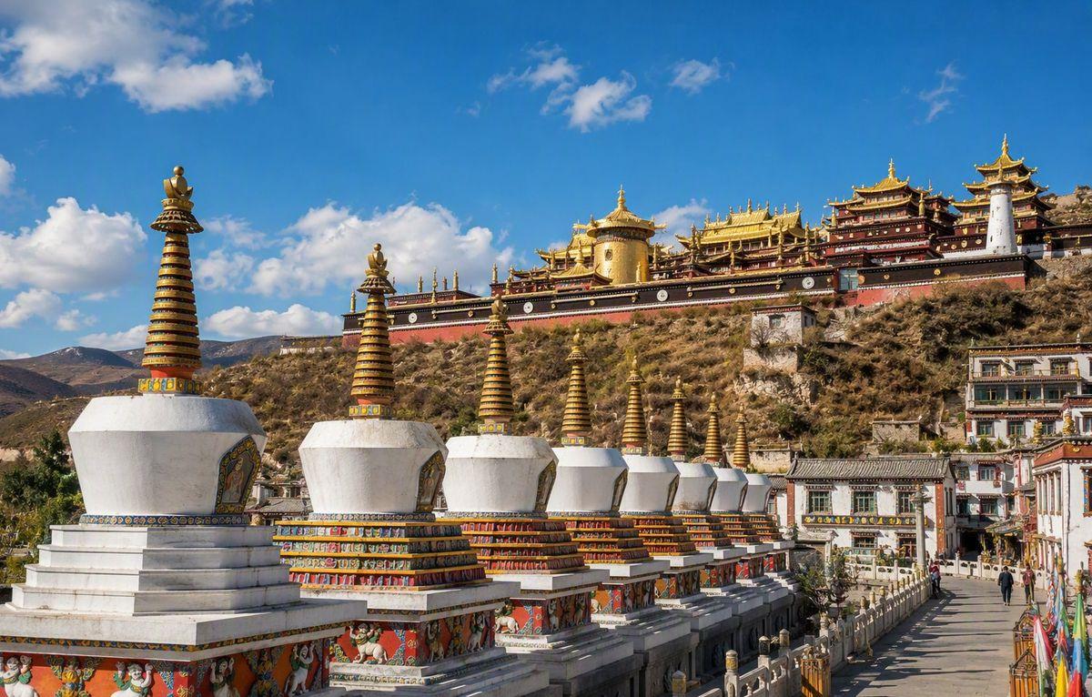 Golden roofs of Ta'er Temple