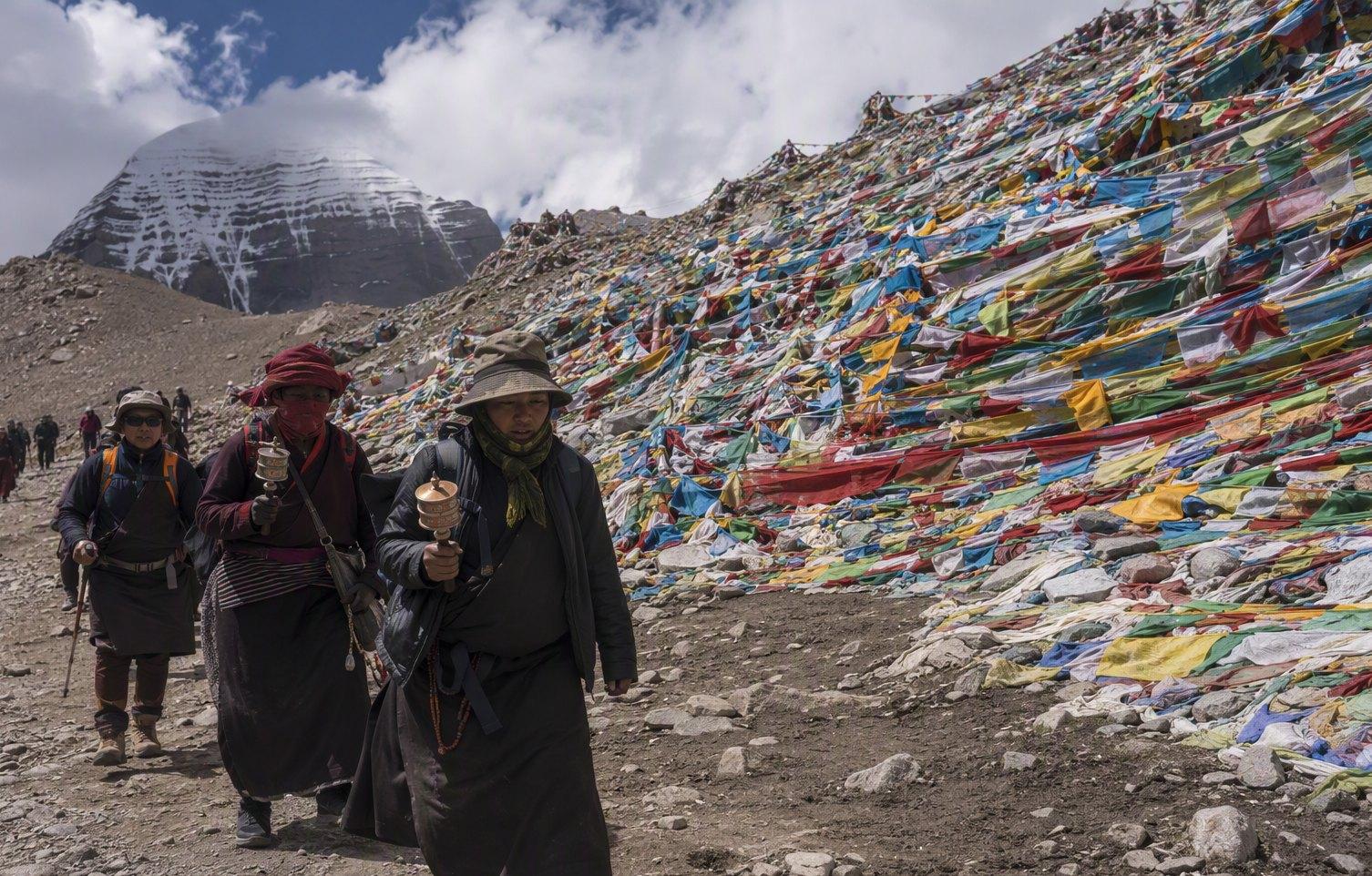 Pilgrims on the Kailash kora